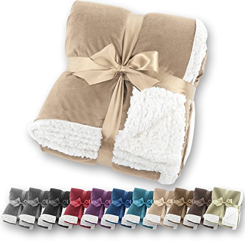 Gräfenstayn® Dicke Kuscheldecke flauschig & super weich - warme Sherpa-Fleecedecke in Lammfell-Optik als Wohndecke, Tagesdecke & Sofadecke - Überwurf Decke Sofa & Couch (Hellbraun 200x150)
