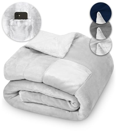 Kuscheldecke 220x240 KAMI flauschig grau, XL Sherpa Tages-Decke für Wohnzimmer, Couch, Sofa, Bett, Sofadecke 220 x 240 mit Handytasche und Hygieneschutz, Große, Dicke & warme Wohndecke für den Winter