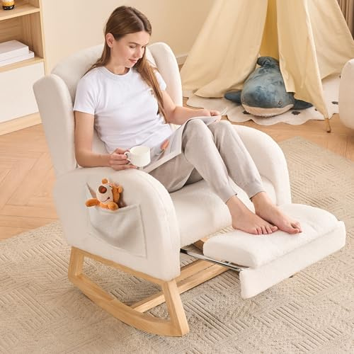 DEKKETO Schaukelstuhl mit Fußstütze, Großem Sitz und Seitentasche, Hoher Rückenlehne Rocking Chair für Wohnzimmer Innen, Stillsessel Stillstuhl mit Ausziehbarer Beinauflage, Teddy-Stoff, Weiß