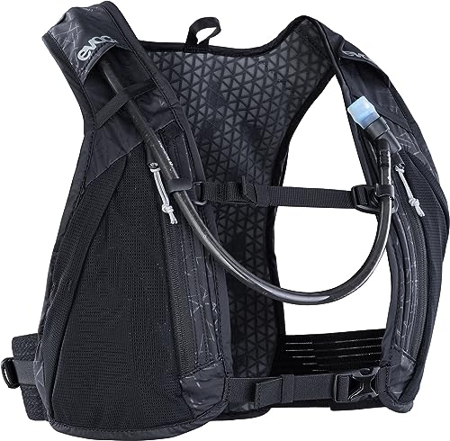 EVOC HYDRO PRO 6 + HYDRATION BLADDER 1,5, Trinkrucksack (2 Verpflegungsfächer und Reißverschlusstaschen, magnetischer Trinkschlauch-Clip, inkl. 1,5l Trinkblase, One Size), Schwarz