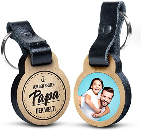 schenkYOU Premium „Für den besten Papa der Welt“ - Foto-Schlüsselanhänger aus Eichenholz mit Gravur und kratzbeständigem Foto in Farbe - personalisierte Geschenkidee zu für Muttertag