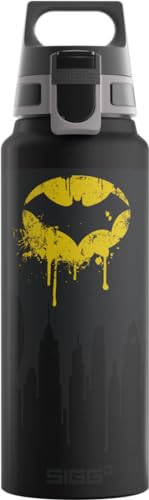 SIGG - Alu Trinkflasche - WMB Pathfinder Batman - ClimatePartner Zertifiziert - Für Kohlensäurehaltige Getränke Geeignet - Auslaufsicher - Federleicht - BPA-frei - Black mit Aufdruck - 1L