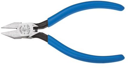 Klein Tools D209-5C Pliers, Diagol Cutting Electronics Pliers with rrow Jaw and Hinge, Sharp Pointed Nose, 5-Inch