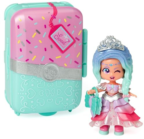 KOOKYLOOS SUITCASE SWEET WISHES - Set di bambole alla moda con valigetta e accessori, contenuto: 1 bambola, 2 costumi, accessori per animali, grucce e una valigetta.