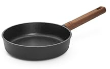 Woll Eco Logic QXR Poêle plate en fonte inductive, diamètre 20 cm, hauteur 5 cm, avec manche en bois solide et durable, convient pour tous les types de feux, sans PFAS, revêtement antiadhésif, fonte