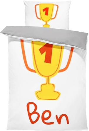 Pictogogo Personalisiertes Kinderbettwäsche Set mit Trophäe, 100 x 135 cm – Baby Bettwäsche mit Namen –Wählbare Unterfarbe aus Baumwolle – Babybett Komplettset – 1 Bettbezug & 1 Kissenbezug