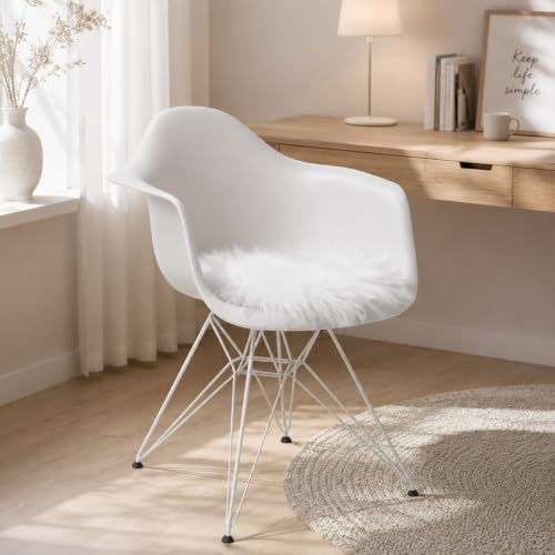 LIRA Deko Lammfell-Sitzkissen 83×83 cm – Sitzauflage aus echtem tibetischem Lammfell mit Reißverschluss für Stuhl, Sofa und Sessel, Weiß
