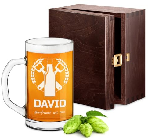Maverton Bierkrug mit Gravur personalisiert, klassisches Bierglas 640 ml | Bierseidel für Männer, Bierhumpen für Biertrinker, Maßkrug zum Geburtstag, zu Weihnachten, Bierfreund