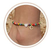 FUNEIA Bracelet Cheville Femme Initiaux Imperméables Bohème Perlés Délicats pour Adolescents avec Lettre Cœur Faits à la Main Ajustables Chaine de Cheville Bijoux Colorés les Vacances d'Été Cadeau