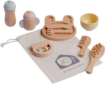 JC Toys- Juego Primeros cuidados, 10 Piezas, Set de Madera, Accesorios de higiene y alimentación para los niños, Juegos de simulación, Incluye Bolsa para Guardar, Ideal para Regalar, + 3 años