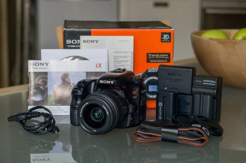Sony SLT-A57K SLR-Digitalkamera (16 Megapixel APS HD CMOS, 7,5 cm (3 Zoll) Display, Live View, Full HD Video) inkl. SAL 18-55mm Objektiv schwarz