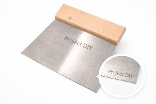 Project DIY® A2 V-Notch Adhesive Spreader Carbon Steel Trowel For Pressure Sensitive, Acrylic & Emulsion Adhesives – Ideal for Karndean, Amtico, Moduleo, Polyflor & More (140mm (Small – tight spaces))