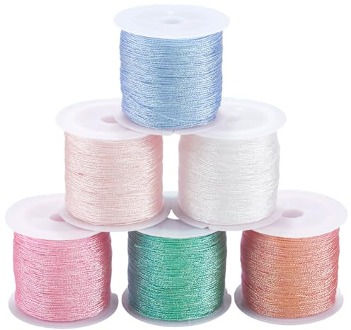 CABODYALS 6 rullar 300 m 0,4 mm metalliskt flerfärgat rep broderi tråd skimmer färgfull jultråd polyester glitter sträng bulk för sömnad tillverkning hantverk armband pärlor gör-det-själv