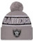 New Era Las Vegas Raiders NFL 2024 Sideline Sport Knit Grau Bommelmütze - One-Size