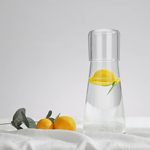 Klares Wasserkaraffe-Set for den Nachttisch, -Getränkespender mit Becherdeckel, -Mundspülflasche, hält das Wasser sauber, Wasser-Set, Krug und Tasse for Nachttisch-Dekoration, Glaskaraffe 30 oz/850 ml