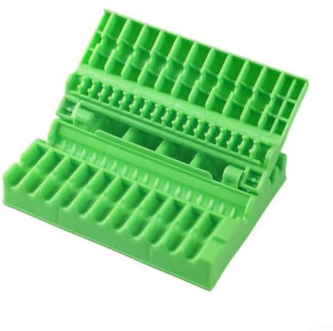 Machine à brochettes compacte et portable conçue pour une préparation efficace de différents types de brochettes, y compris les rouleaux de viande, de fruits de mer et de légumes (le trois verts)