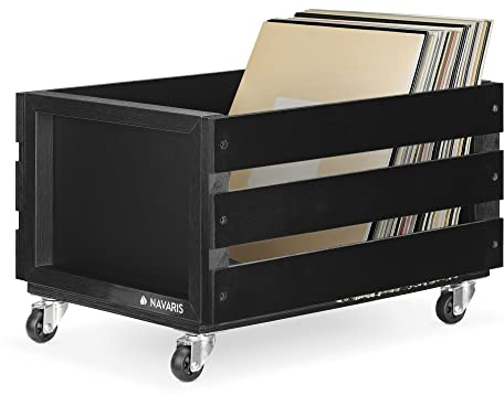Navaris Holz Schallplatten Kiste mit Kreidetafel - mit Rädern - 42,9 x 34,4 x 28 cm - für bis zu 80 LPs - Vinyl Aufbewahrung Holzkiste - Schwarz
