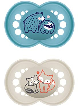 MAM Original Latexschnuller im 2er-Set, Schnuller aus nachhaltigen, bio-erneuerbaren Materialien, Baby Schnuller mit symmetrischem & kiefergerechtem Sauger, 6-16 Monate, Bär/Fuchs