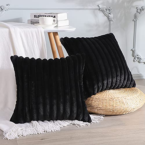Sungeek Juego de 2 fundas de cojín de piel sintética de conejo negro de 50 x 50 cm, fundas de almohada decorativas de felpa suave y acogedora, fundas de almohada cuadradas de terciopelo para sofá o