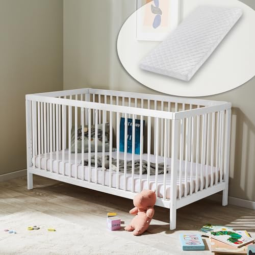 Kids Collective Babybett Kinderbett Gitterbett 60x120 & 70x140 cm mit Matratze höhenverstellbarer Lattenrost & herausnehmbare Sprossen stabiles Buchenholz | ab Geburt bis 3. Lebensjahr | weiß