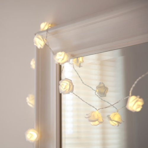 Lights4fun 30 Warm White LED Indoor White Rose Decorative Flower String Fairy Lights Clear Cable Plug in Mains Powered 2.9m Bedroom Home Wedding Valentine Decoration