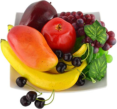 Mix di frutta finta: mela, banana, ciliegie, mango, uva; riproduzione realistica di frutta finta per la decorazione domestica