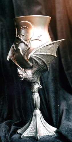Bat Goblet par Tina Tarrant Gunmetal Résine Halloween Spooky gothique Home Decor Grande Hauteur Calice ; 25 cm
