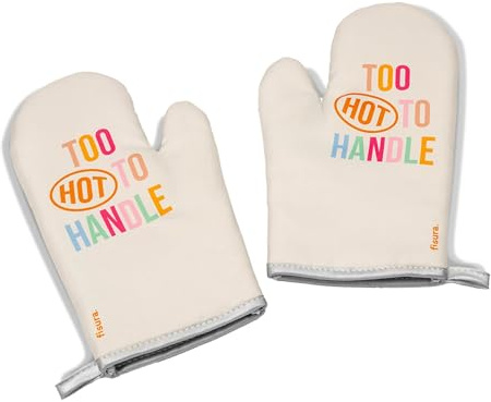 Fisura – Bedruckte Grillhandschuhe “Too hot to Handle”. Doppelpack Backhandschuhe aus robustem Material mit Hitzeschutz und Aufhänger, perfekt für Kochen, Ofen und BBQ.