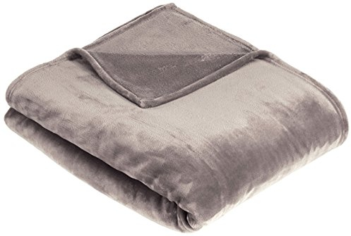 Amazon Basics Überwurf Kuscheldecke, Nicht beheizt, aus weichem, samtigem Plüsch, 168 x 229 cm, Grau