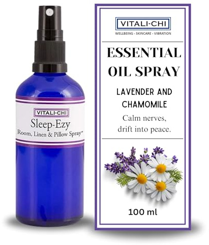 Vitali-Chi lavendel oljekudde spray dimma för djup sömn | Luftfräschare för rum, sängkläder, matta, tygspray och hemdoft | Innehåller eteriska oljor av lavendel och kamomill - 100 ml