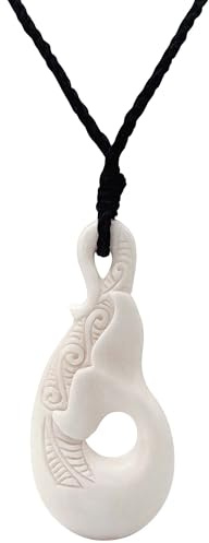 81stgeneration Handgeschnitzter Großer HEI Matau Walschwanz-anhänger aus Knochen mit Eingraviertem Koru-Muster | Surfer-Accessoire für Herren | Halskette mit Fischhaken-Kordel im Maori-Stil