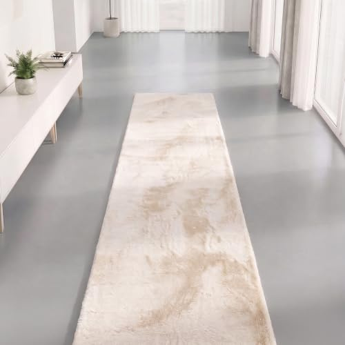 Interiyou Fargo - Teppich Wohnzimmer 70x200 cm Beige - Kurzflor Waschbar und rutschfest - Flauschiger Fellteppich aus Kunstfell - weicher Langflor Fell