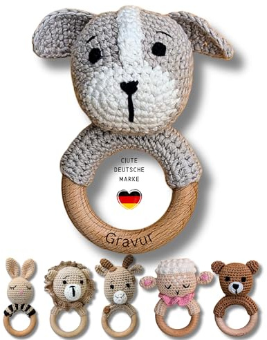 C|UTE – Babyrassel mit Namen ab 0 Monate | Greifling Baby personalisiert aus Baumwolle und Holz | Geschenk zur Geburt, Taufgeschenk Junge & Mädchen, personalisierte Geschenke Baby (Hund, mit Gravur)