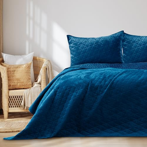 RESTILO Tagesdecke 240x260 cm blau Steppung Velvet Samt Laila