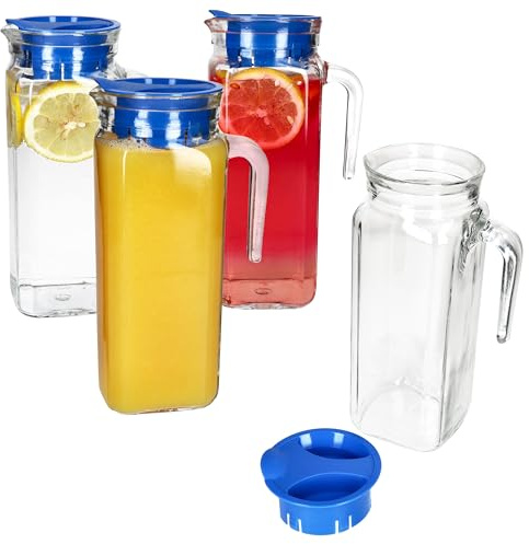 MamboCat 4er Set KARO Kühlschrankkrug mit blauem Kunststoff-Deckel I 1 Liter I viereckige Glas-Karaffe mit Ausgießtülle & Henkel für Eistee, Wasser, Saft, Milch & Co.
