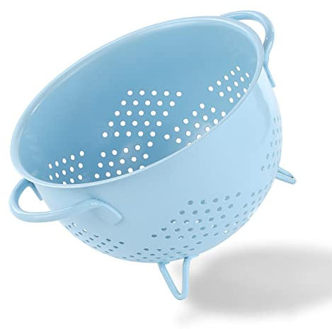 beifeier Metal Colander with Handle, 5 Quart Large Pasta Strainer, Kitchen Drain Basket with Three-Leg Base for Vegetable Fruit Berry (Blue)