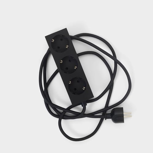 Pedestal Power Bar Charcoal, Steckdosenleiste 2m, 3-Fach – Schwarz | Praktische, stilvolle Mehrfachsteckdose mit Magnetboden für die Rückseite des TV-Ständers und andere magentische Oberflächen.