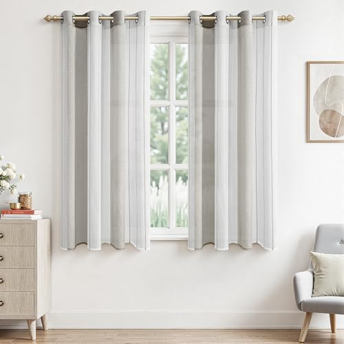 MRTREES Voile Gardinen Kurz Vorhang Halbtransparent Streifen Stores Schals mit Ösenschal Moderner Wohnstil Weiß+Grau 122×140cm (H×B) für Dekoration Kinderzimmer Wohnzimmer Schlafzimmer 2er-Set