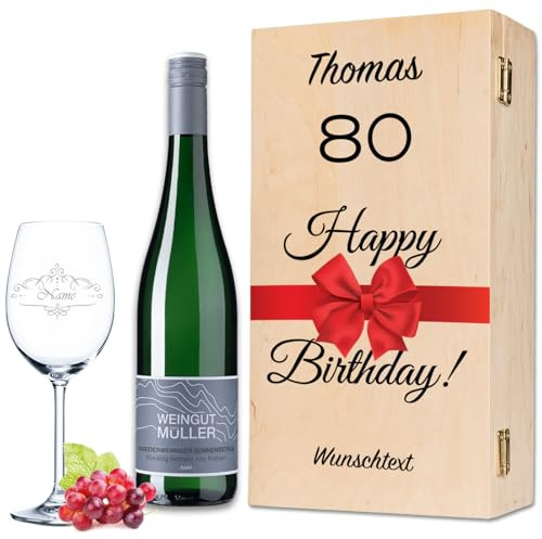 GRAVURZEILE Leonardo Weinglas mit Gravur - Happy Birthday 80 Jahre - Personalisiert mit Name & Text - inkl. Holzkiste & Flasche Wein von Riesling Tandem - Geschenk Set zum 80. Geburtstag für Sie & Ihn