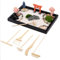 BELLE VOUS Kit Giardino Zen Miniatura - 20 x 28 cm - Set Giardino Zen Tavolo con Sabbia Zen, 6 Attrezzi e 11 Funzioni - Decorazione per la Casa, Ufficio o Scrivania - Meditazione Oggetti