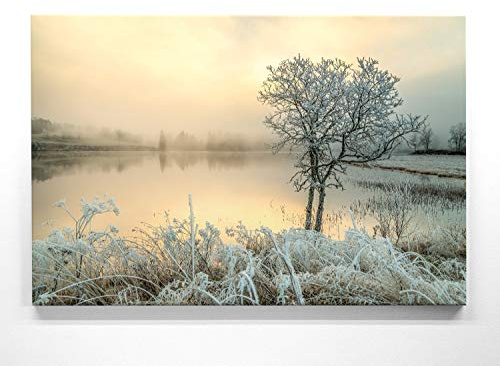 BilderKing Atemberaubendes Winterbild auf Leinwand - See im Nebel - als 120x60cm großes XXL Leinwandbild. Wandbild als Hintergrund und Deko für Wohnzimmer & Schlafzimmer. Aufgespannt auf Holzrahmen