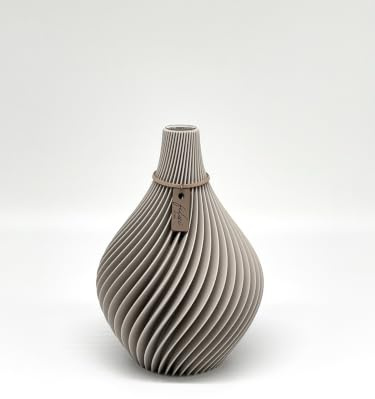 Filsi Home | Nuvia Mini Vase 17 cm – 3D Druck Vase aus PLA Bio-Kunststoff | kleine Moderne Dekovase mit tiefen Rillen | nachhaltige Blumenvase | Wohn- & Tischdeko | Made in Germany (Greige)