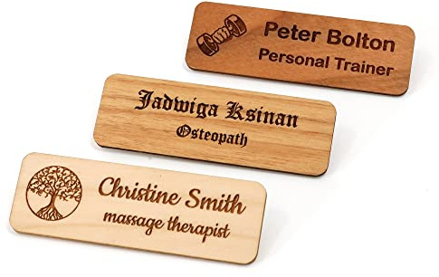 Personalisiertes Öko-Namensschild aus Holz mit Nadelbefestigung | Schaffen Sie Ihr personalisiertes Namensschild | Lasergravur - Ahorn | Lasergraviertes Namensschild, personalisiert mit Ihrem Text oder Namen, langlebiges und leichtes Massivholzmaterial