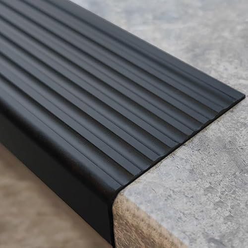 Treppenkantenprofil aus Aluminium, Stufenkantenprofil Selbstklebend, Länge: 1 m, Anti-Rutsch-Treppenkante, Treppenkantenschutz(Black)