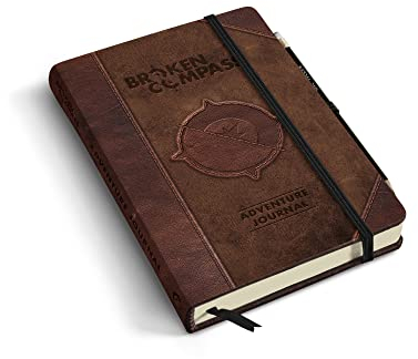 CMON Broken Compass Adventure Journal Core Book | Rollenspiel inspiriert von Abenteuerfilmen | lustiges RPG für Kinder und Erwachsene | ab 14 Jahren | 2–5 Spieler | durchschnittliche Spielzeit 120+