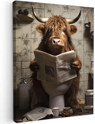 MuchoWow© Leinwand 50x70 cm Deko Schlafzimmer Aesthetic Leinwandbilder Wohnzimmer Gemälde Foto Geschenk Living Room Decoration Schottische Hochlandrind - Toilette - Zeitung - Badezimmer