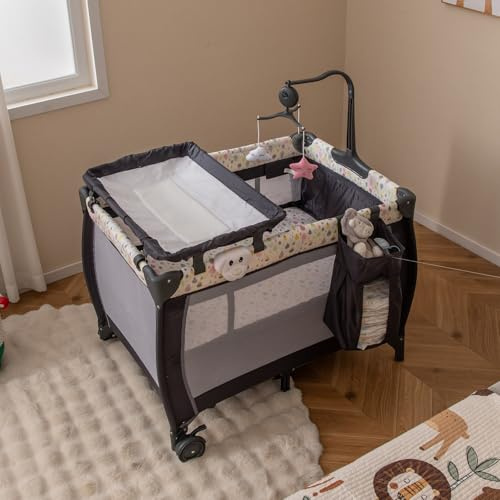 DREAMADE Babybett, 125 x 65cm Baby Reisebett mit Matratze & Wickeltisch & Rollen & Spieluhr, Faltbares Beistellbett für Neugeborene & Säugling 0-36 Monate (Bunt)