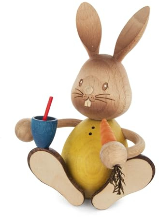 Rudolphs Schatzkiste Osterdekoration Hase Stupsi mit Möhre und Tasse Höhe ca. 12cm NEU Osterdeko Osterhasenfigur Ostern Korb Osterei Frühling Erzgebirge Seiffen Hase Blumen