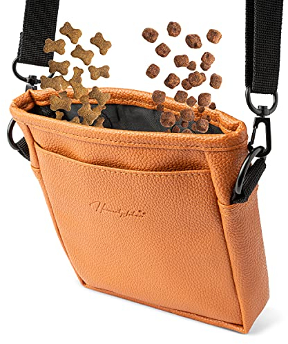 Heimatpfoten® Leckerlitasche für Hunde aus Kunstleder - Gassitasche mit Einhand Magnet-Verschluss - Hunde-Leckerli-Beutel (Größe M - Cognac-Braun)