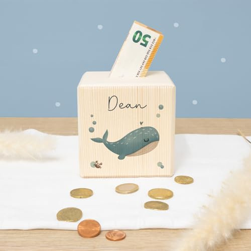 Spardose Personalisiert mit Namen aus Holz - 10x10cm Holzspardose - Geschenk zur Geburt, Geburtstag, Einschulung, Taufe - Sparschwein Aquarell Motiv für Jungen & Mädchen hellomini (Wal)